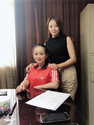 太阳城环保客户签单合照